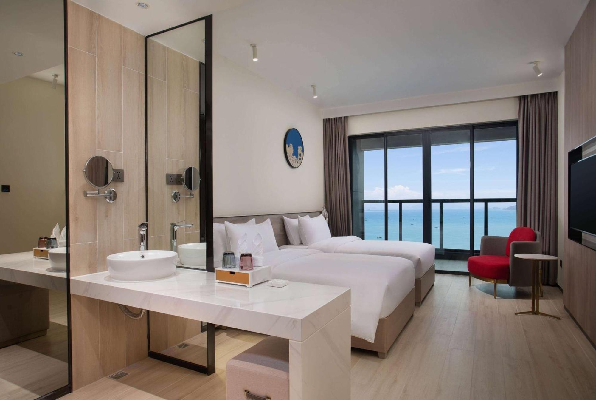 Hotel Ramada By Wyndham Huizhou Double Moon Bay Huidong Exterior foto